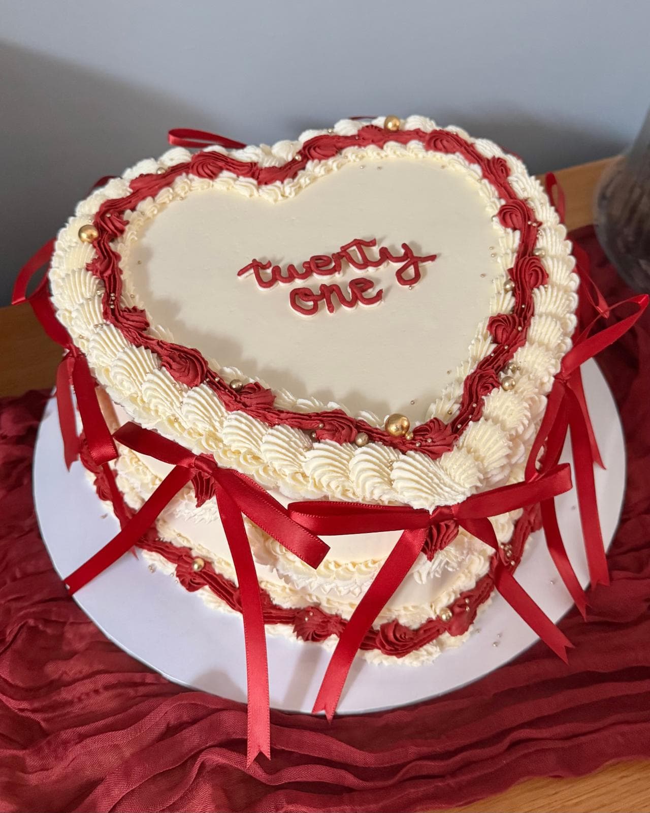 Vintage piped heart cake for a twenty-first birthday