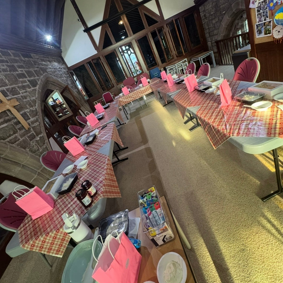 Christmas Themed Mini Cake Decorate, Dip and Sip 22/12